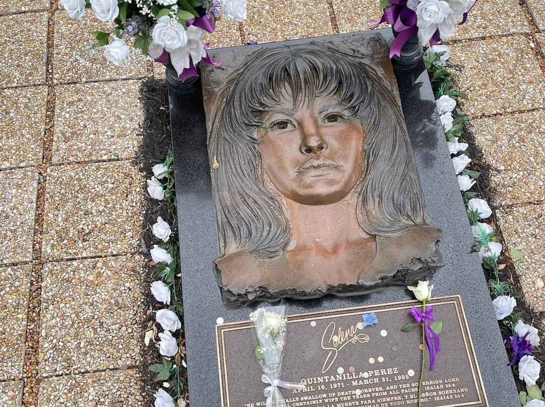 The Grave of Selena Quintanilla-Perez-科珀斯克里斯蒂市必去景点