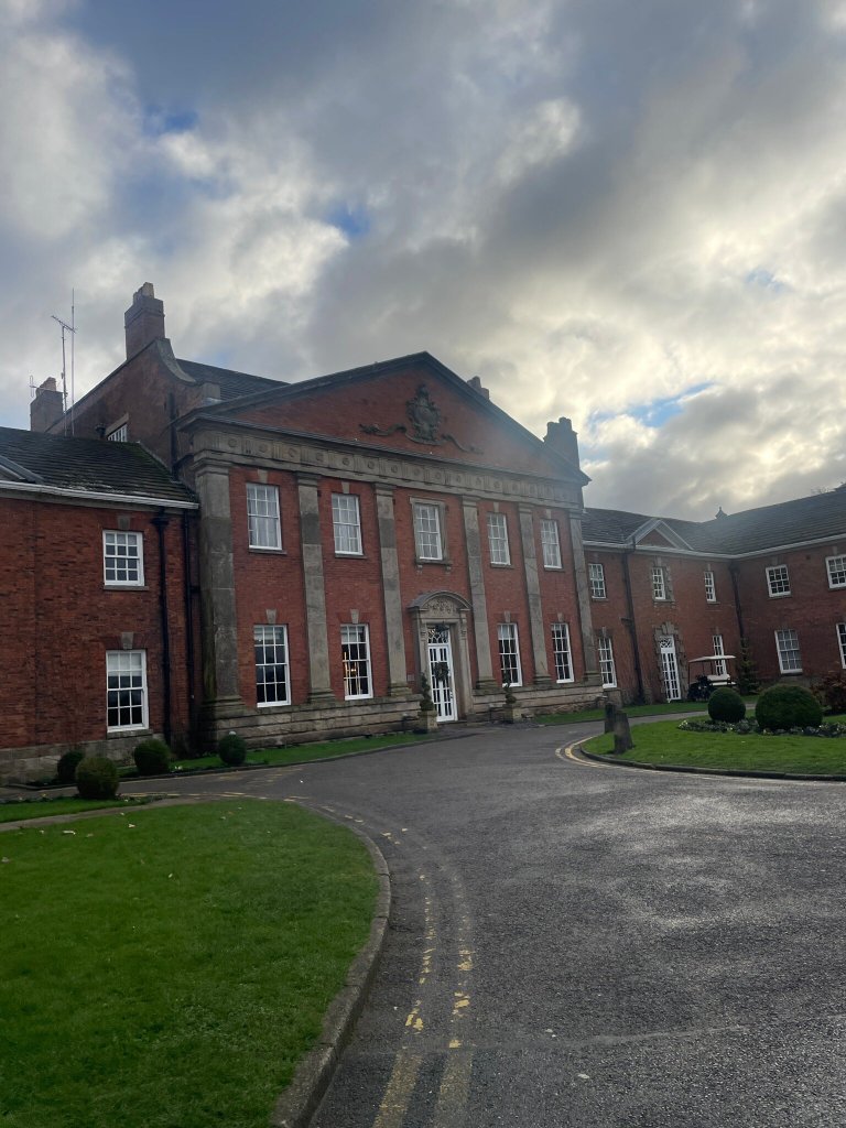 蒙特拉姆堂维尔宾馆-官方