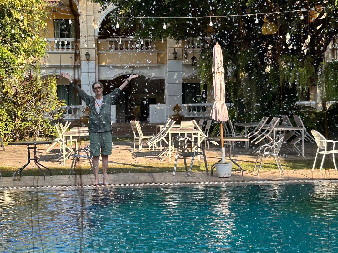 泳池公园度假村主图