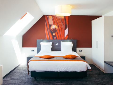 拉卢维耶尔橙色酒店主图