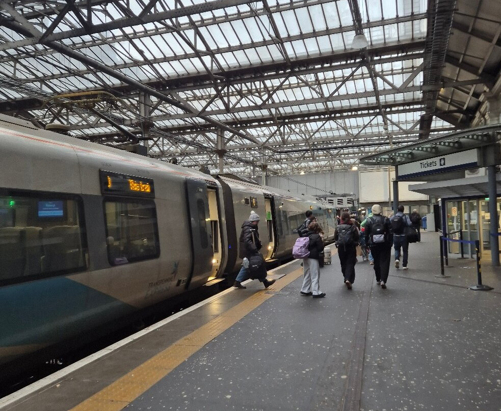 Edinburgh Waverley Station-爱丁堡必去景点