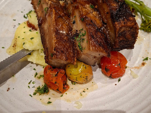 亚勒旺加酒店主图