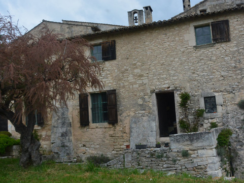 Abbaye de Saint-Hilaire-Menerbes必去景点