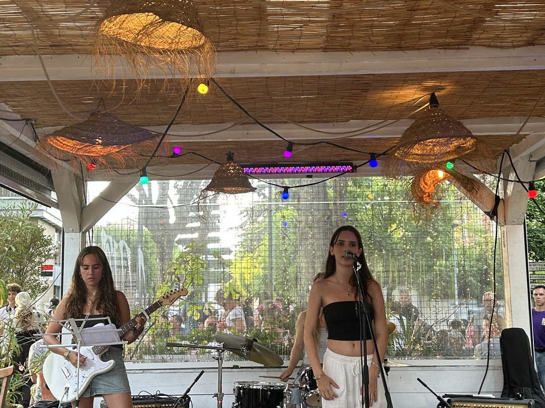 Rugs&Coffee-Houilles必去景点