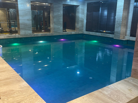 斯里纳格雪地酒店主图