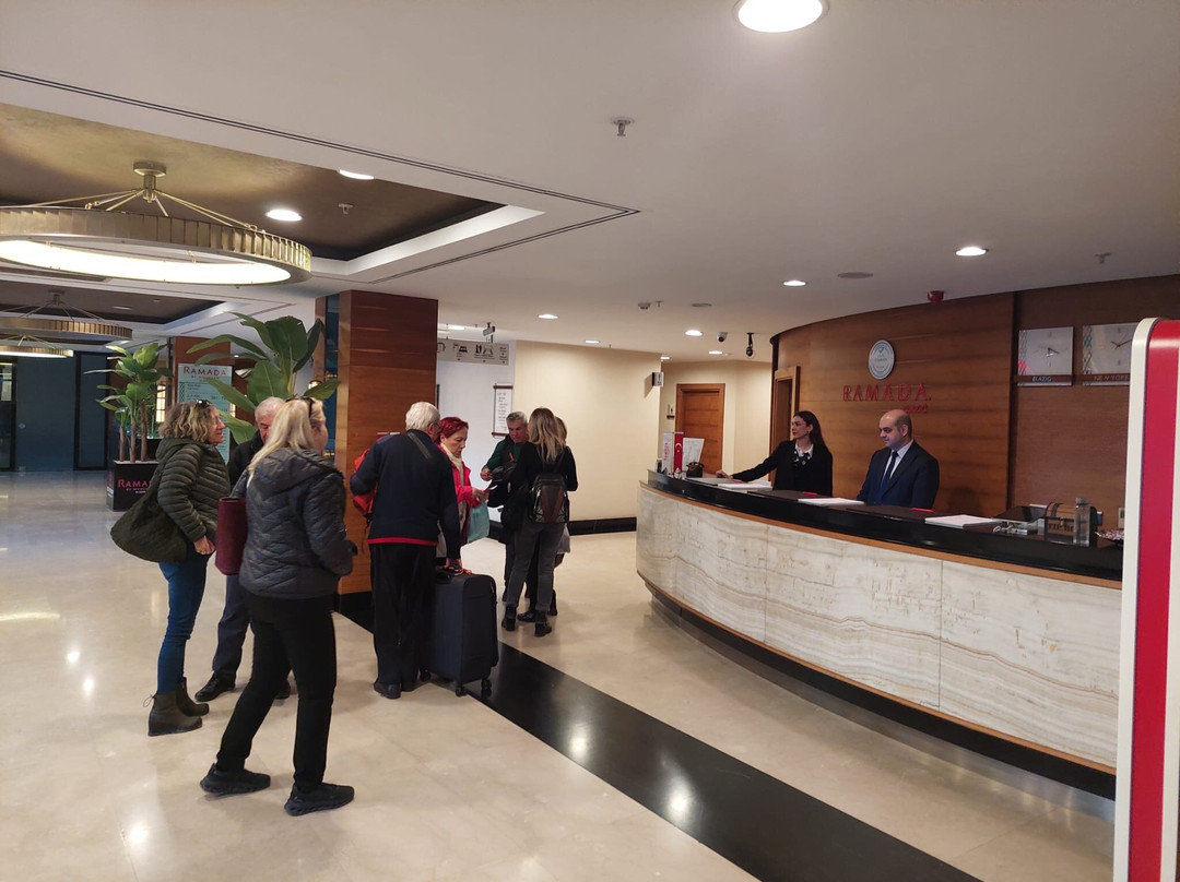 埃拉泽华美达酒店主图