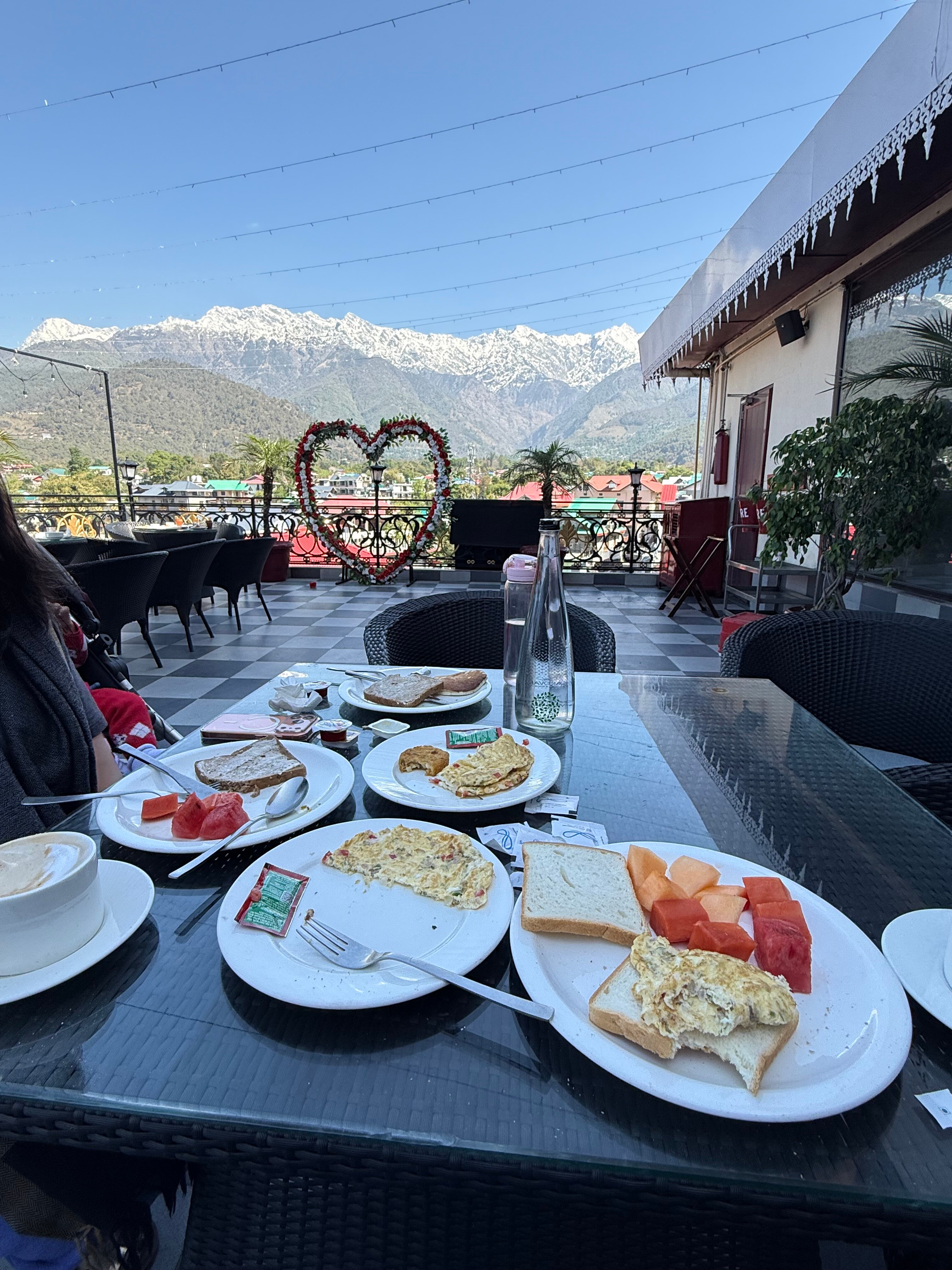 帕拉姆普尔 RS 萨洛瓦门廊酒店-旅行者