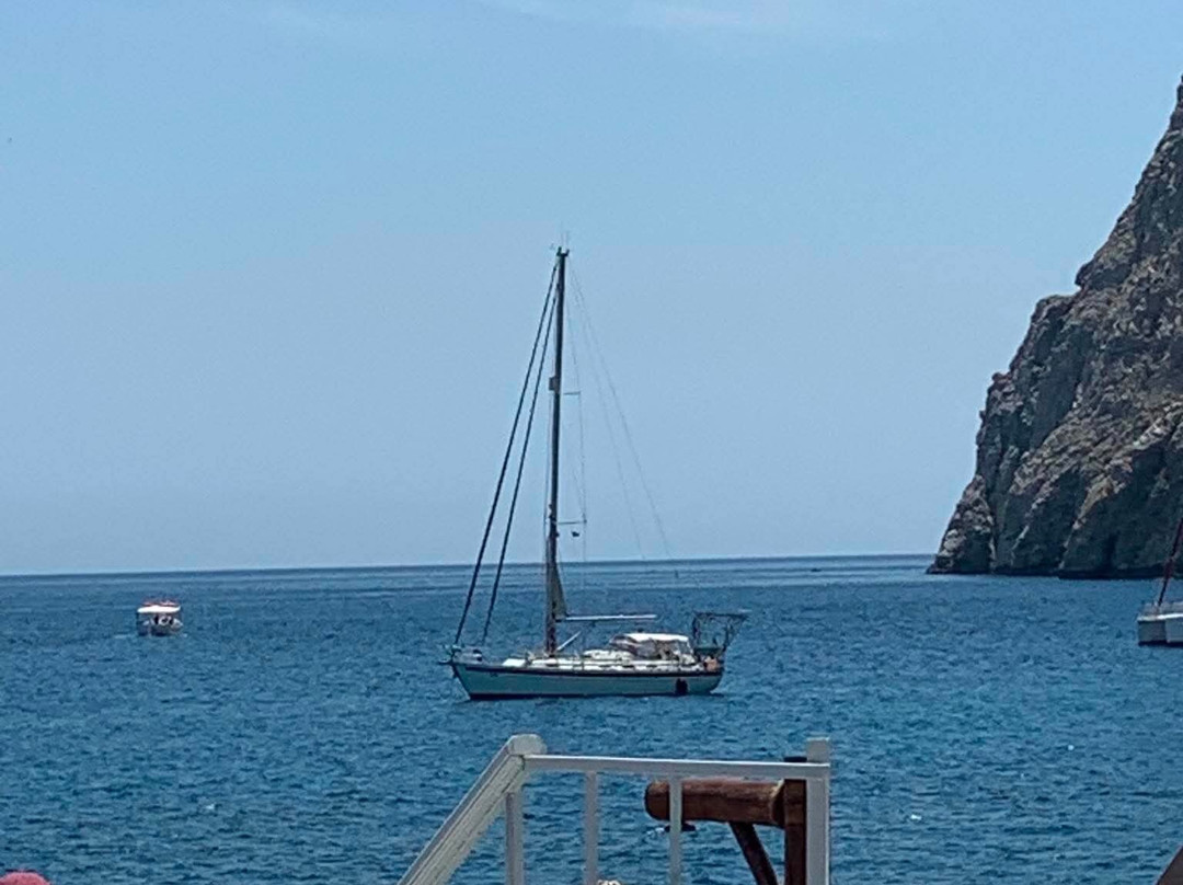 黑海滩-卡马里必去景点