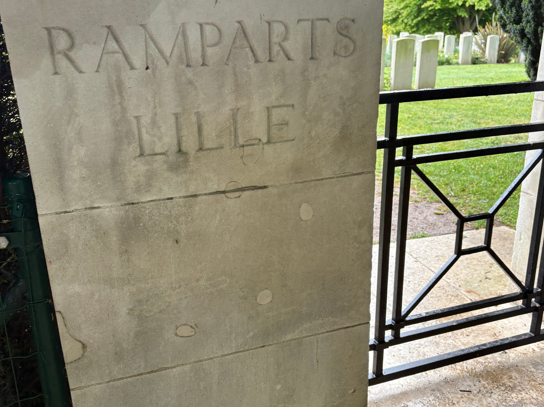 Ramparts Cemetery-伊普尔必去景点