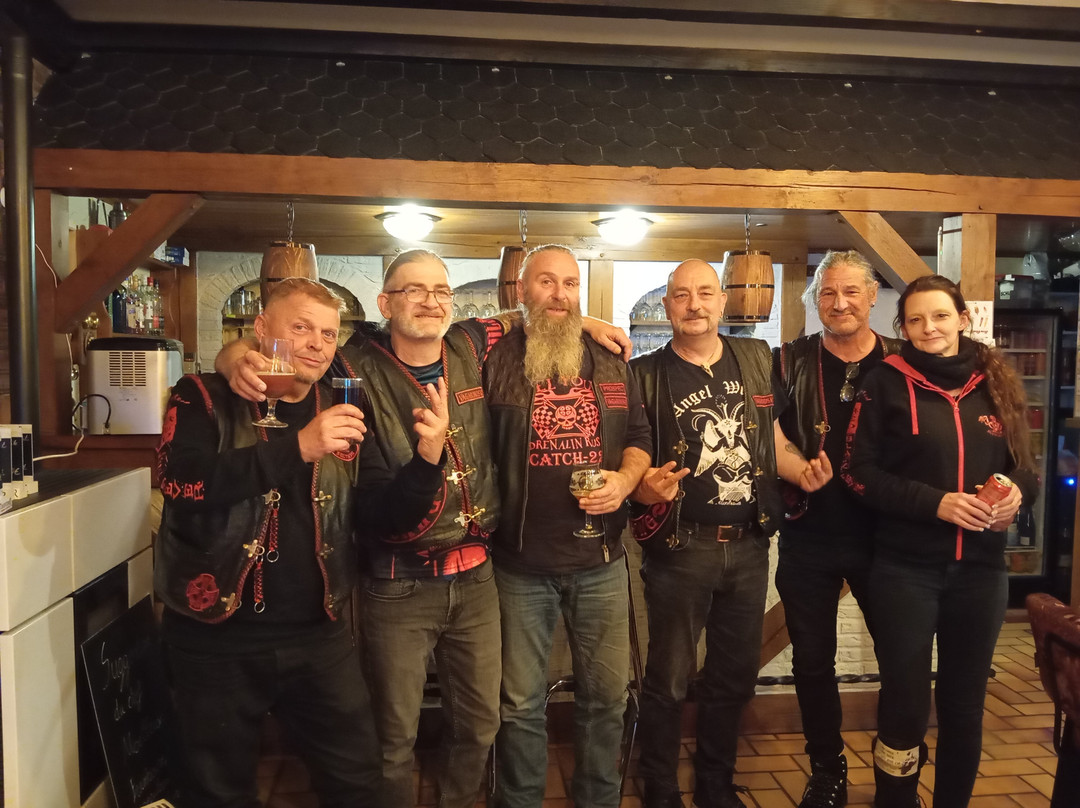 Auberge Chez Dikke Vriend, Chambres et Taverne