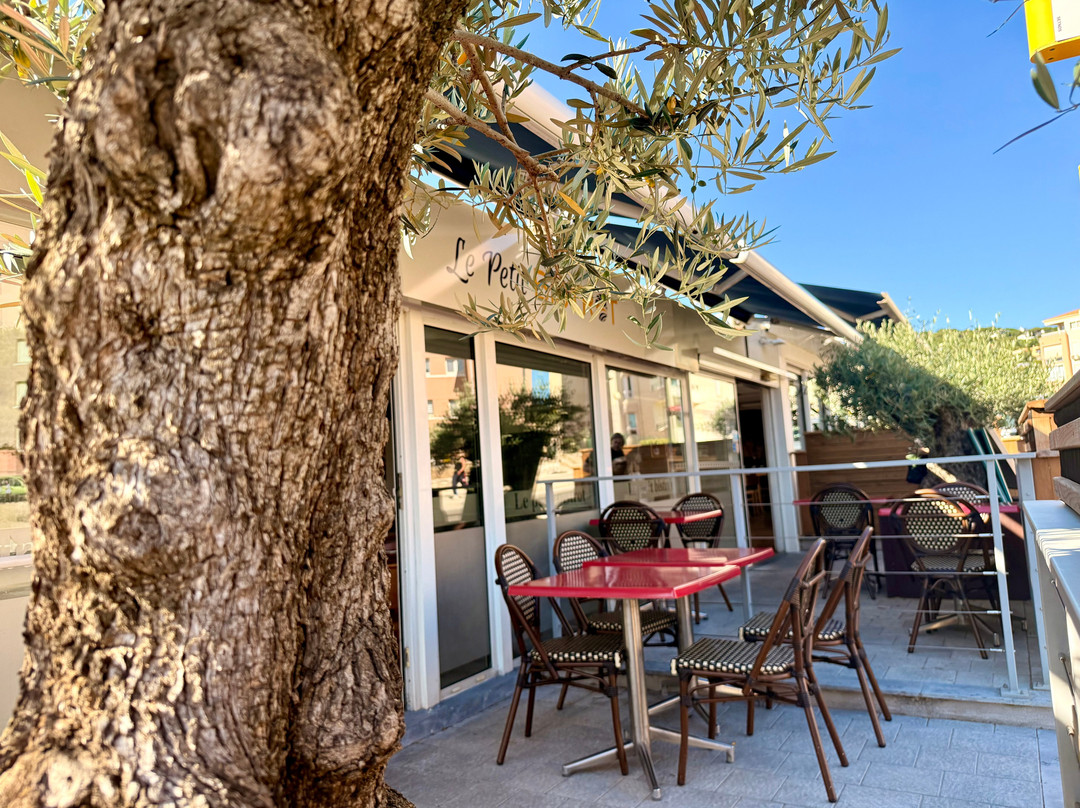 Le Petit Bistrot