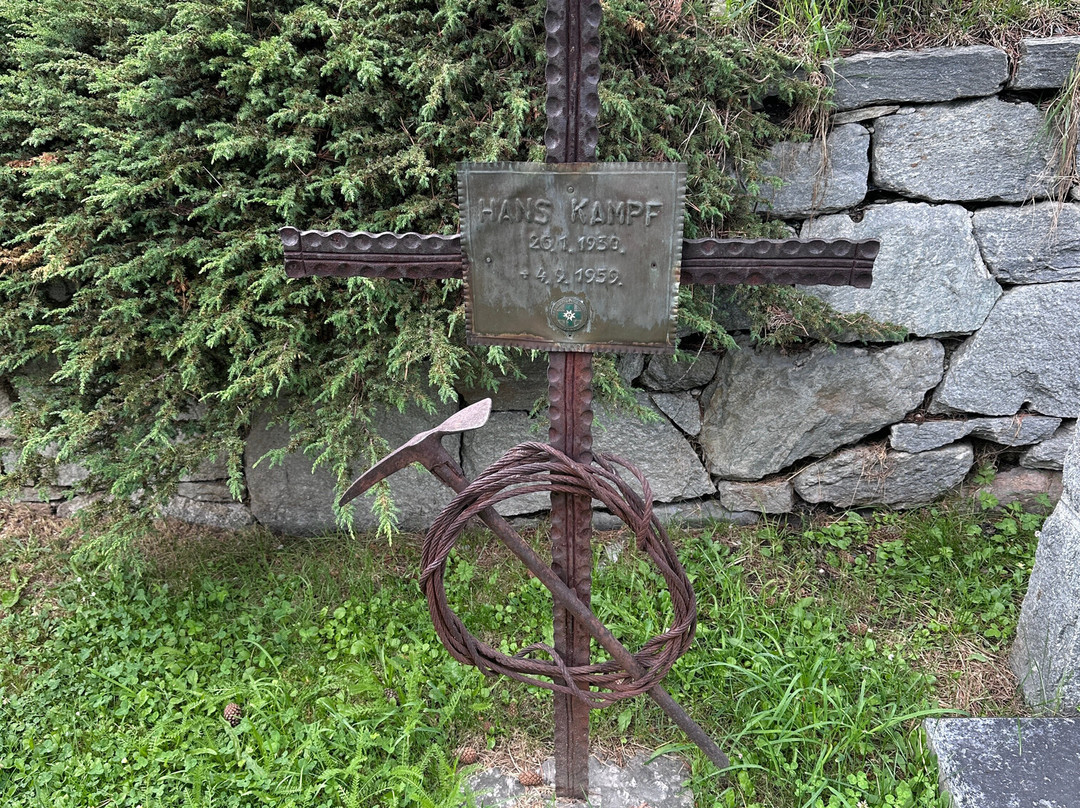 Mountaineers' Cemetery-策马特必去景点