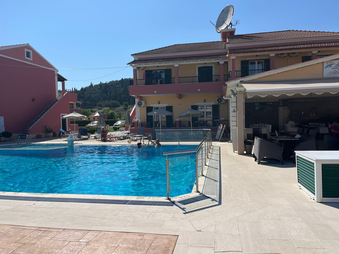 Spiros Apartments主图