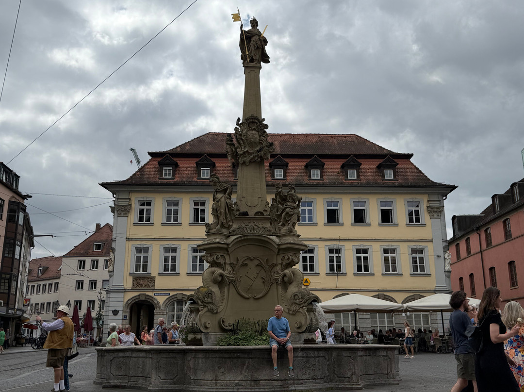 Vierroehrenbrunnen-维尔茨堡必去景点