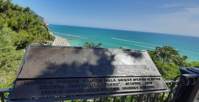 Monumento al Pescatore-努马纳必去景点