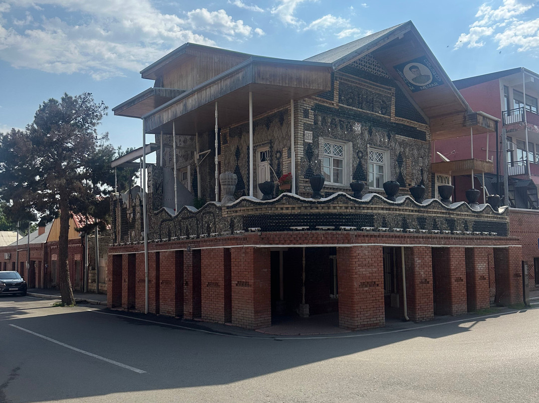 Bottle House-占贾必去景点