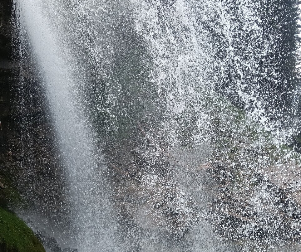 Cascate di Vallesinella-马多纳迪坎皮格里奥必去景点