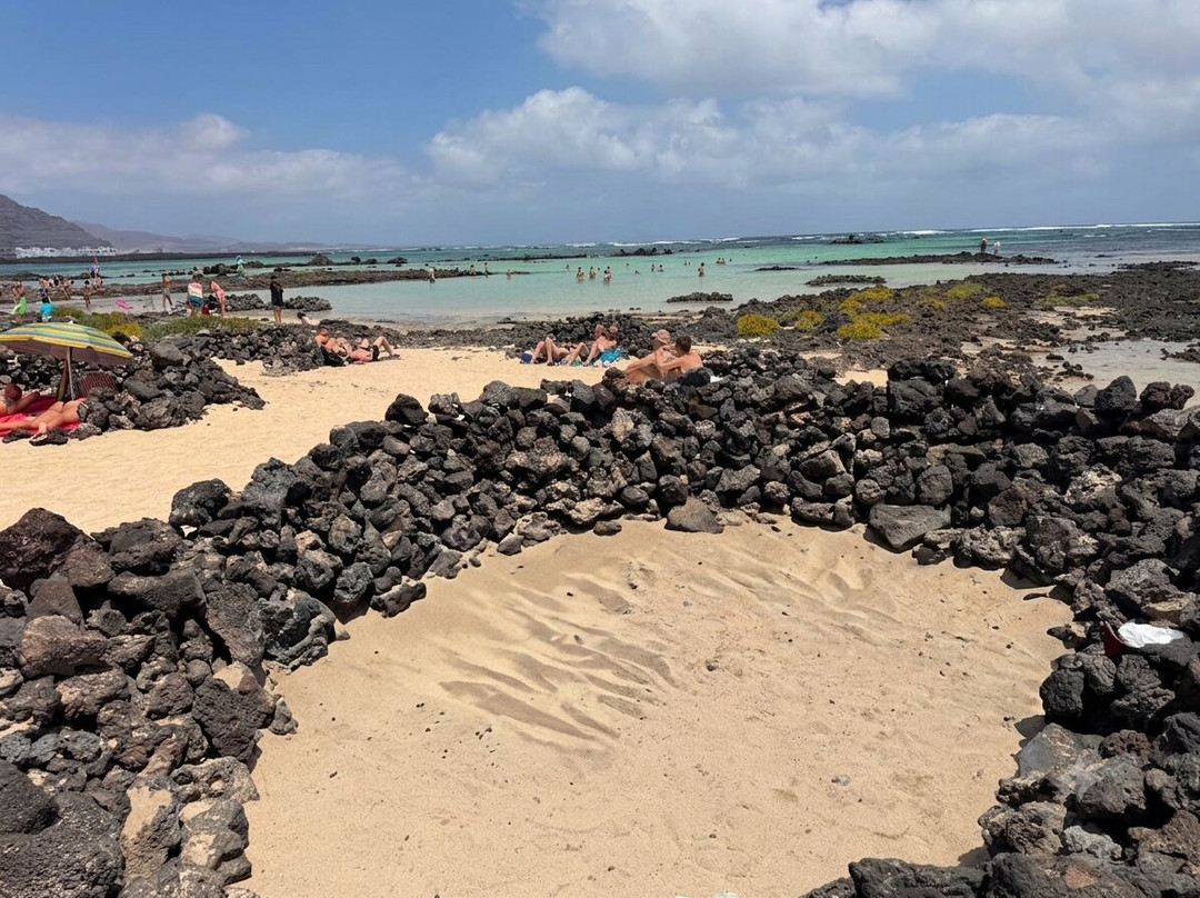 Playa del Caleton Blanco-Orzola必去景点