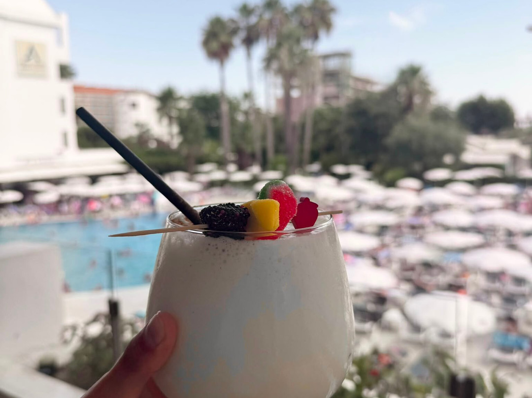 海蓝宝石水疗酒店主图