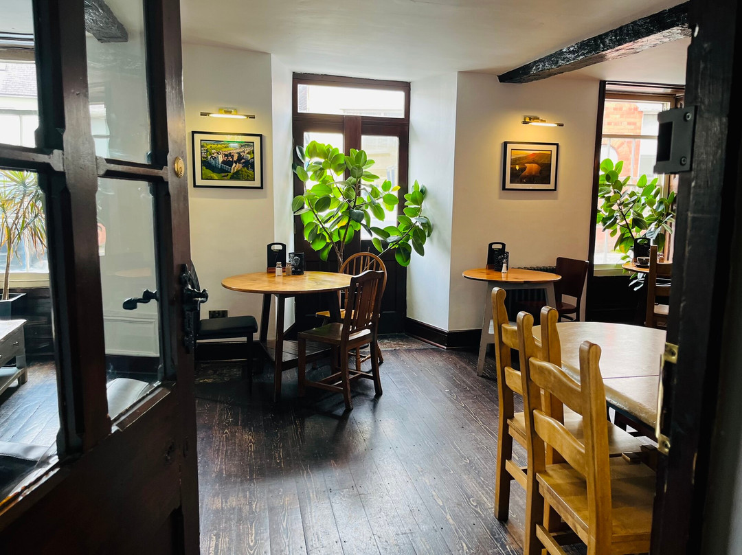 城堡酒店主图