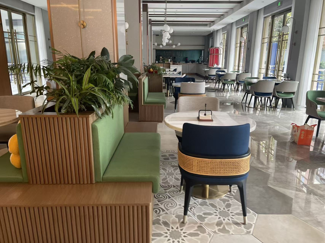 宁波北仑世茂希尔顿逸林酒店主图
