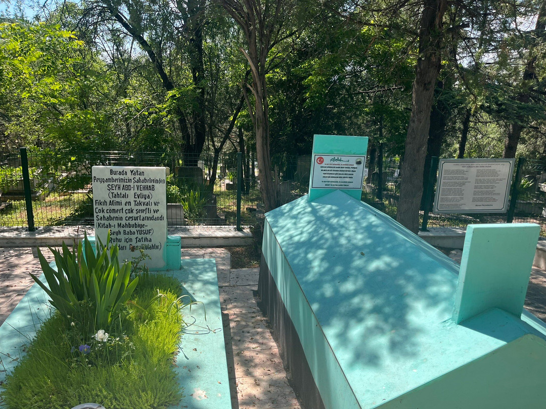 Seyyid Mahmud Suzani Türbesi
