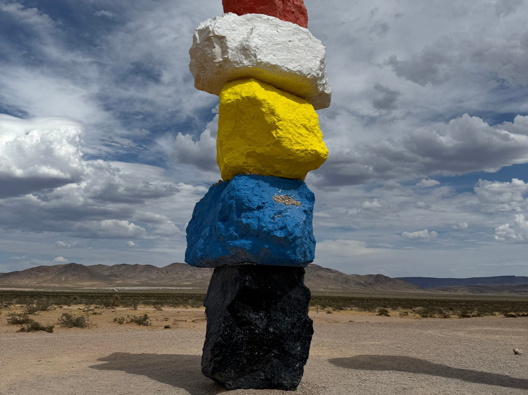 Seven Magic Mountains-Jean必去景点