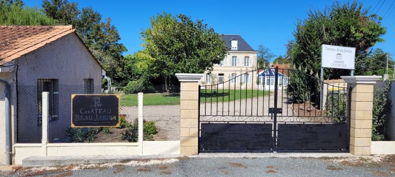 Hotel Chateau Beau Jardin-旅行者