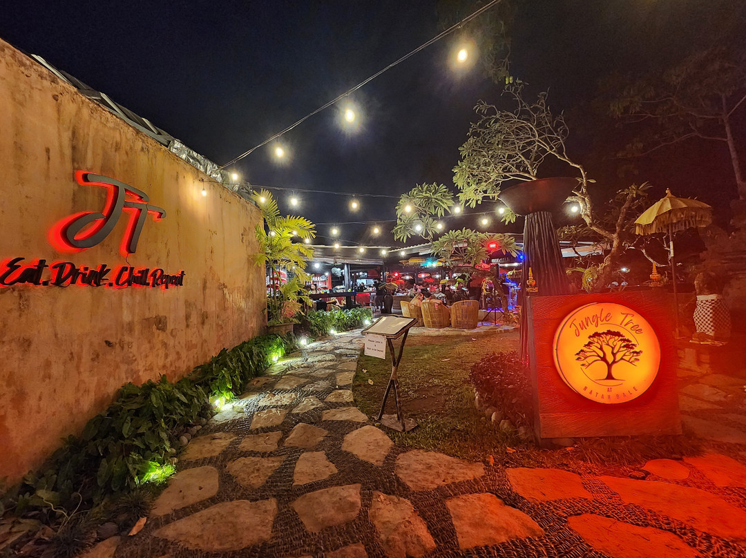 Jungle Tree Cafe, Bar & Restaurant