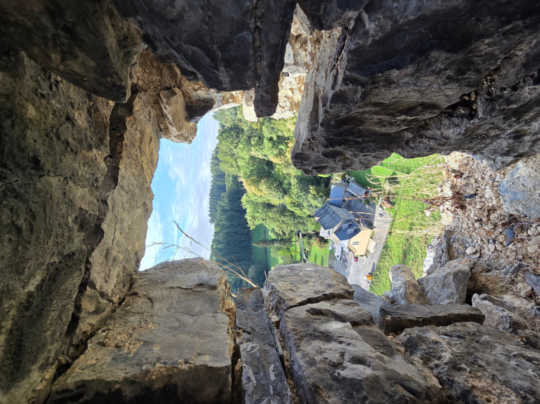 Les ruines du Chateau Fort de Montaigle-Falaen必去景点