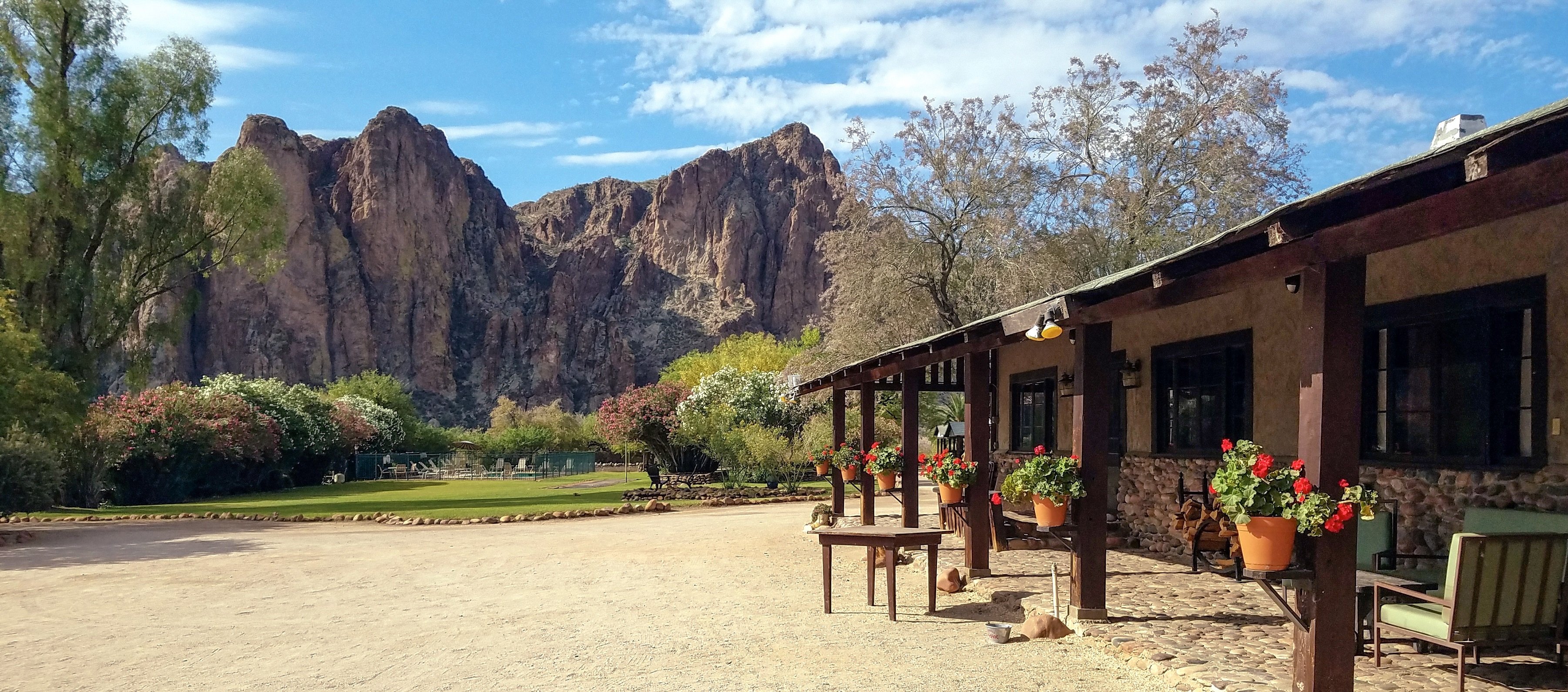 Saguaro Lake Guest Ranch-官方