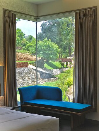 Ataraxia Crestmont Resorts And Spa主图