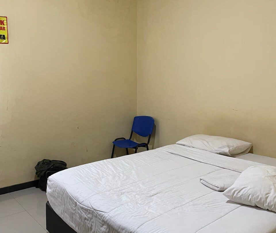 Kutoharjo酒店住宿-RedDoorz Syariah near Alun Alun Pati