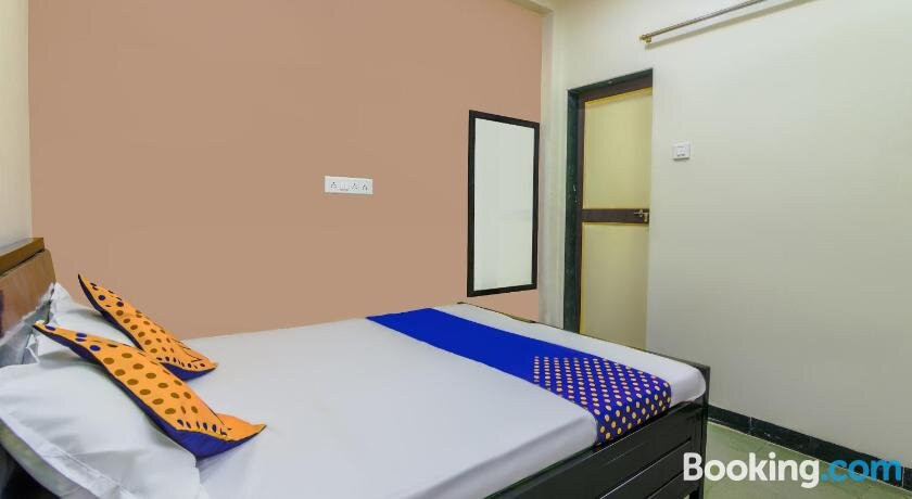 SPOT ON 69370 Pratik Lodging