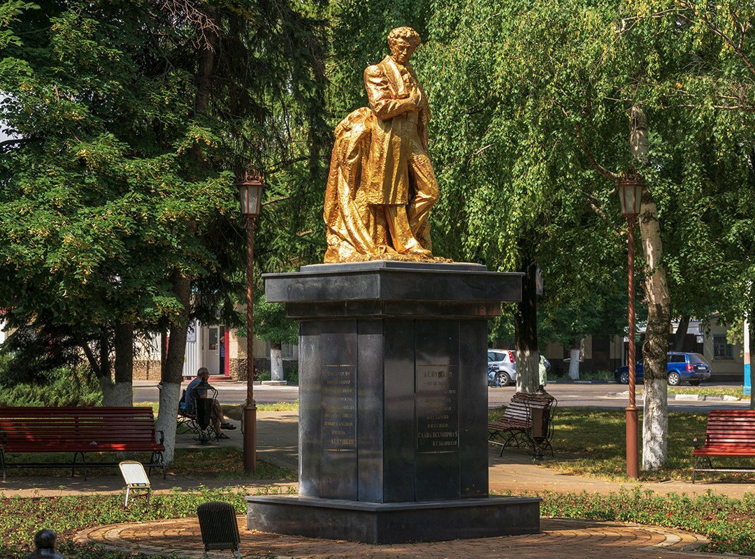 Pushkin Statue景点图片