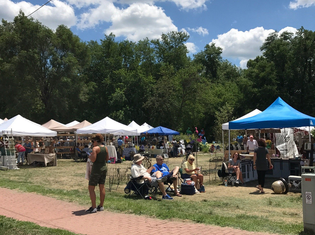 Morris旅游景点-3 French Hens Market