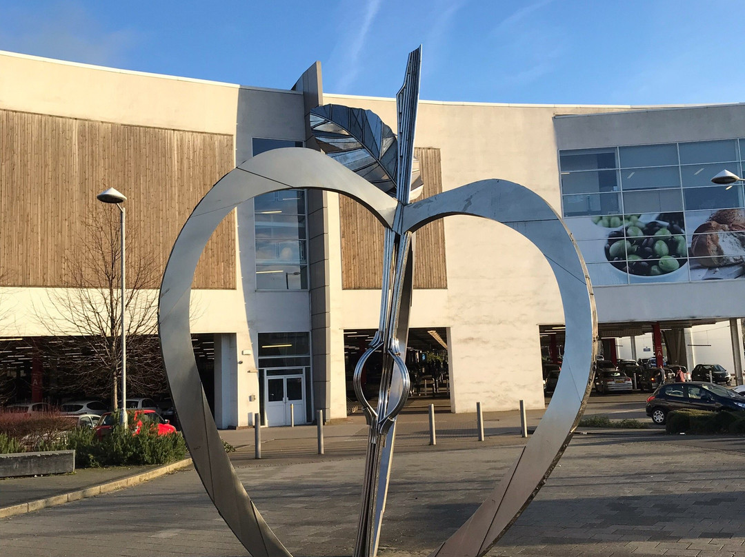 Newbold旅游景点-The Apple Sculpture