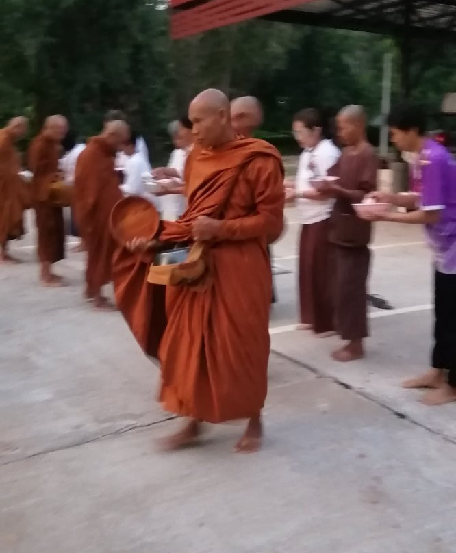 Wat Khok Prasat-横他能必去景点