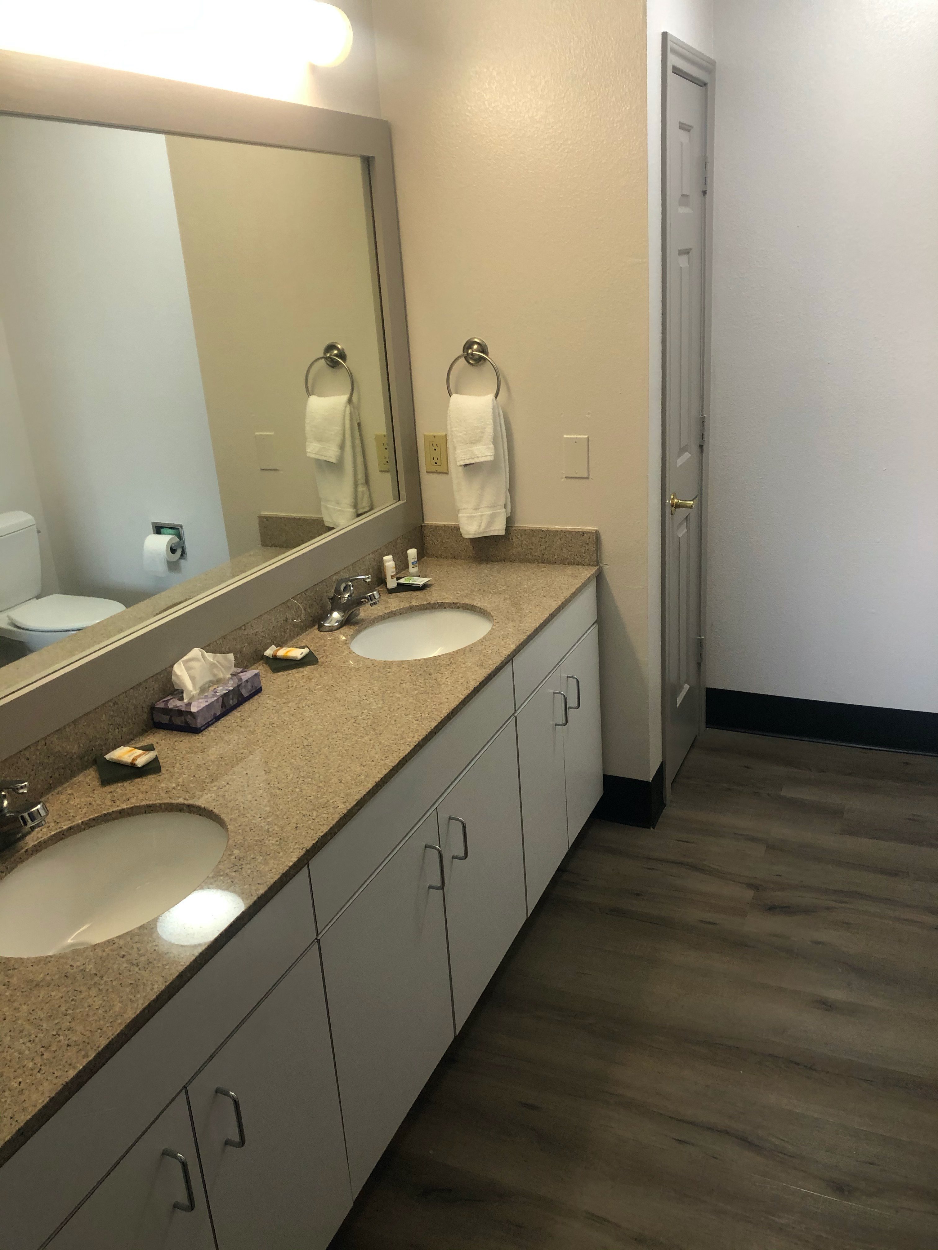 Kemah Edgewater Hotel, SureStay Collection By Best Western-浴室