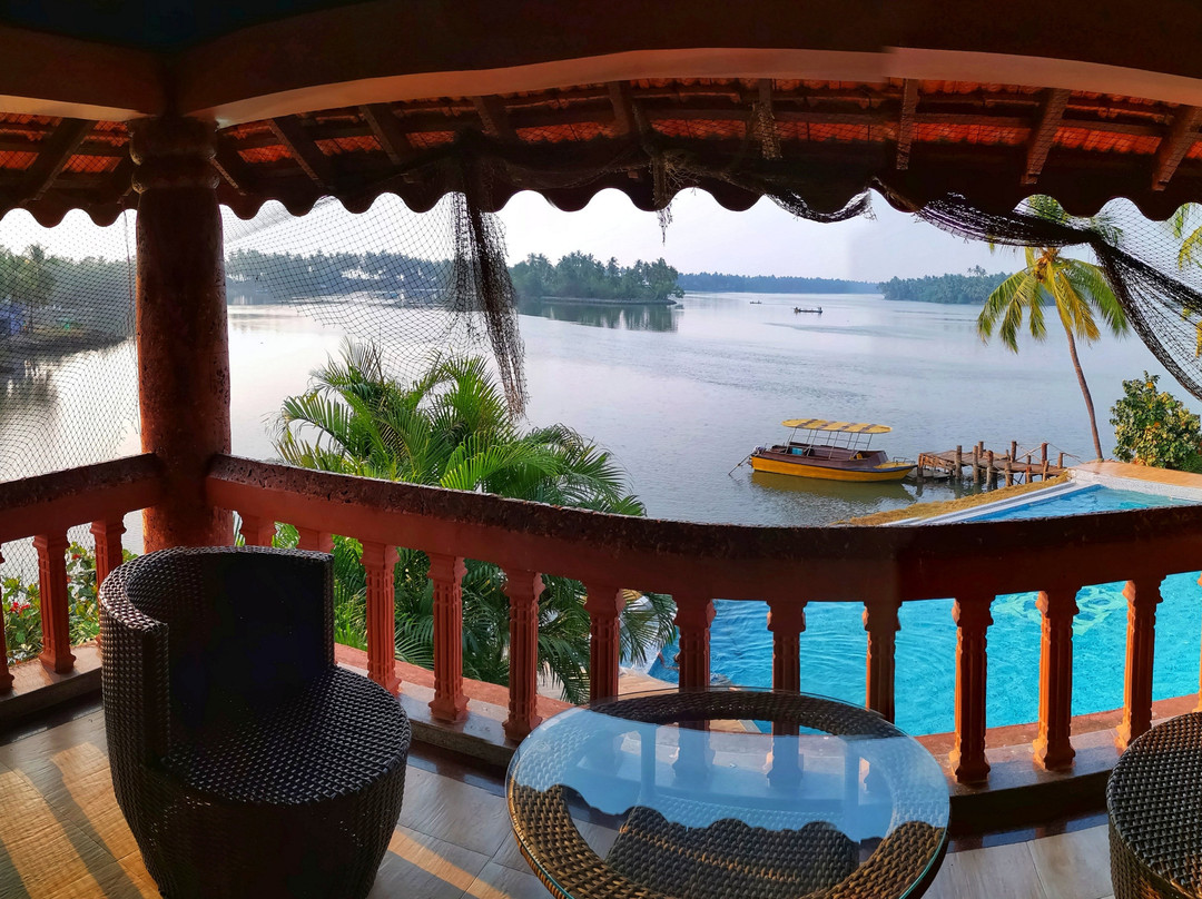 Paradise Lagoon主图