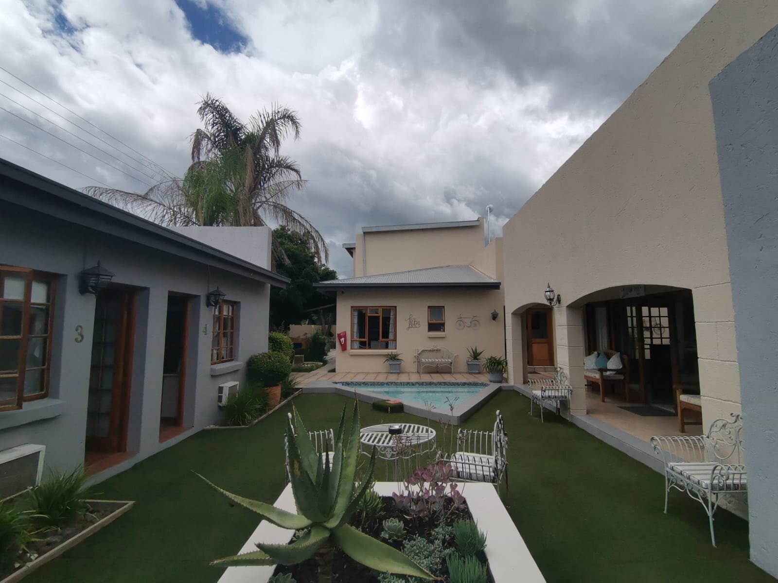 Rene's Guest House-官方