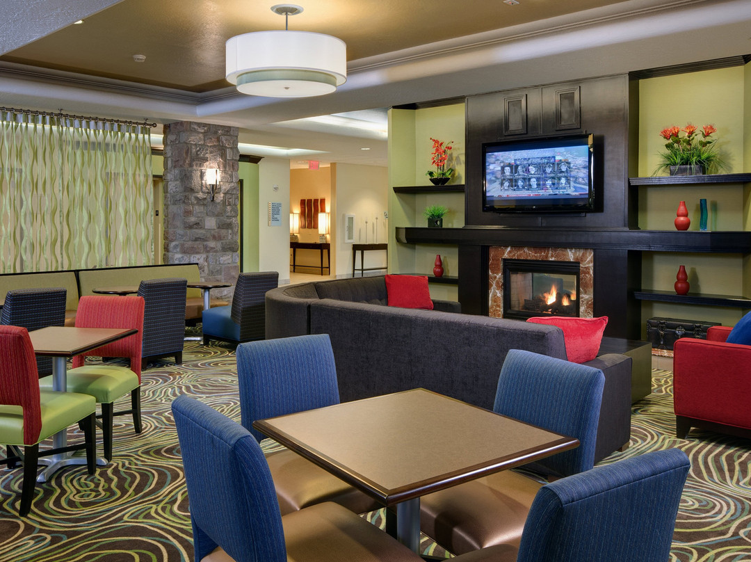 Holiday Inn Express & Suites Saginaw By IHG主图