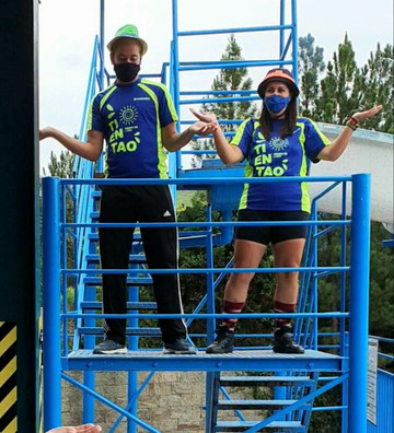 乡村客栈酒店主图