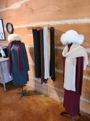 Chickadee Hill Alpacas Yarn Boutique and Farm-Rushville必去景点