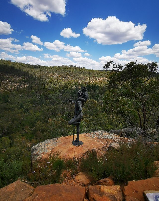 Sculptures in the Scrub Trail景点图片