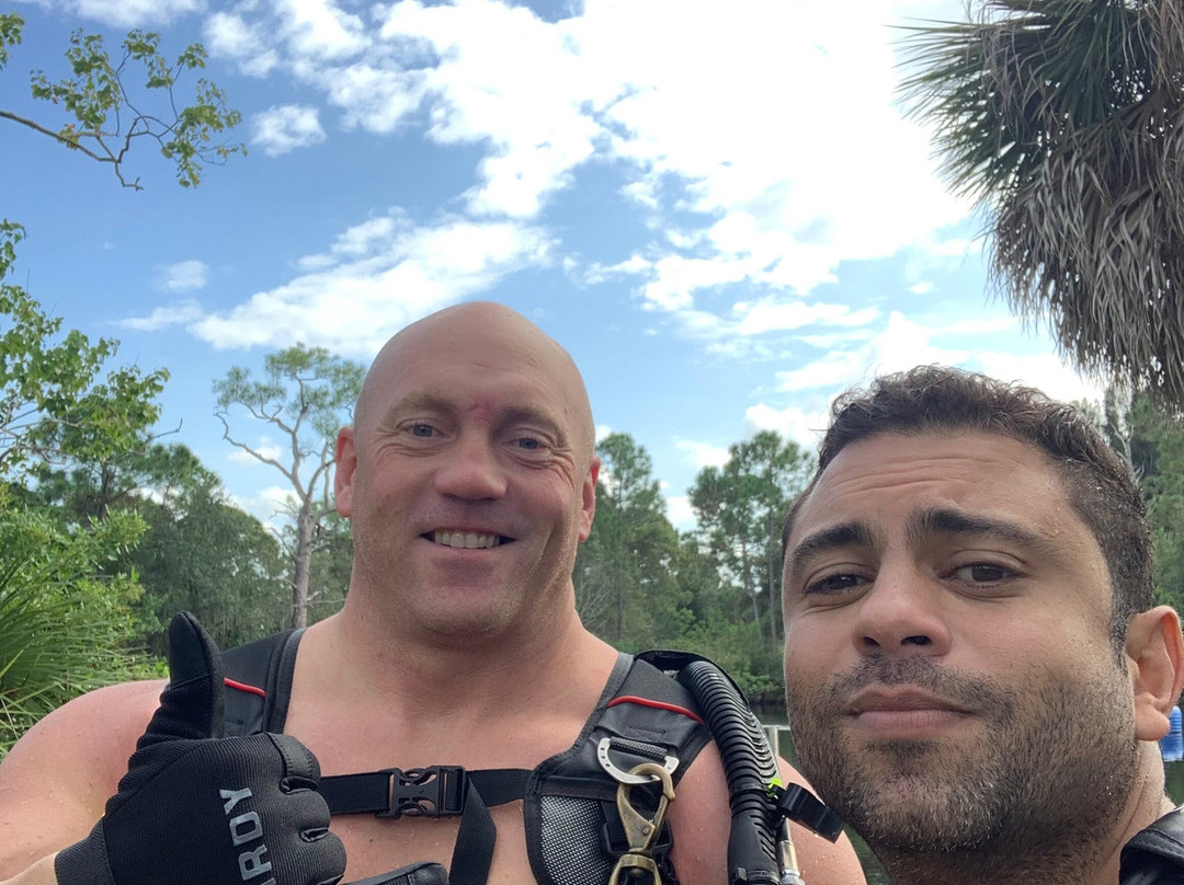 Narcosis Scuba Center-塔彭斯普林斯必去景点