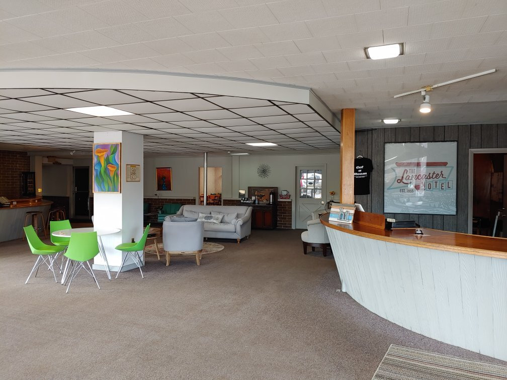 The Lancaster Motel主图