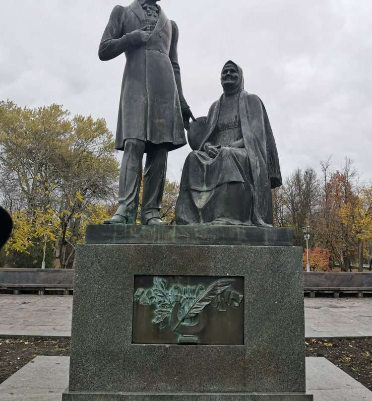Monument to Alexander Pushkin and Arina Rodionovna-普斯科夫必去景点