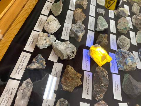 Daves Rock Shop-卡斯特必去景点