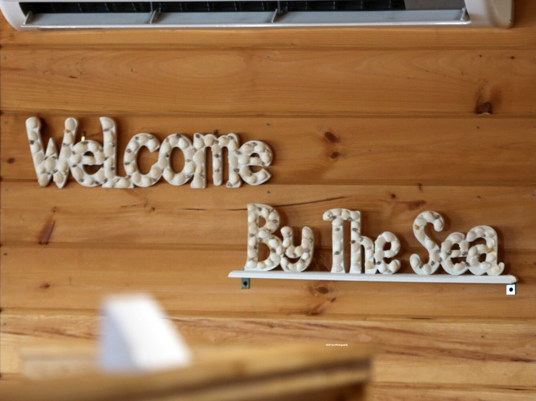 By The Sea Inn & Cafe主图